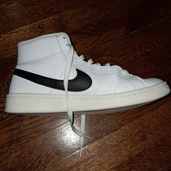 Nike Mens Court Royale 2 Mid Sneakers in White and Black - Picture 6 of 8